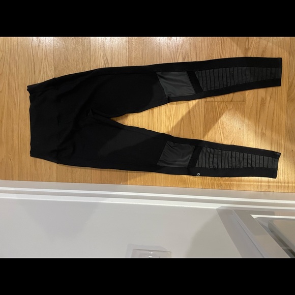 ALO Yoga Moto Legging - Picture 4 of 5